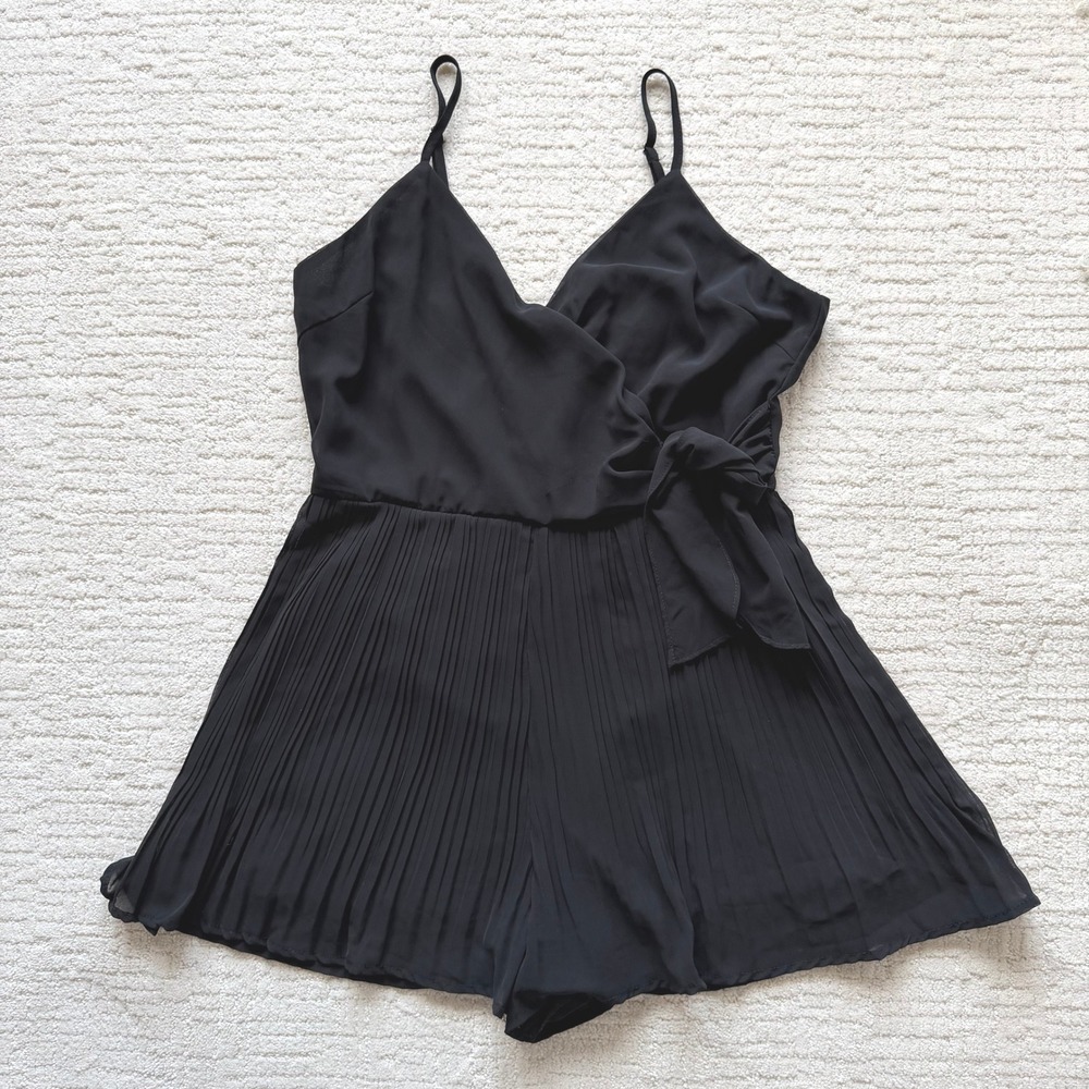 She + Sky Black Pleated Chiffon Wrap Romper V-Neck Spaghetti Strap Side Tie LG